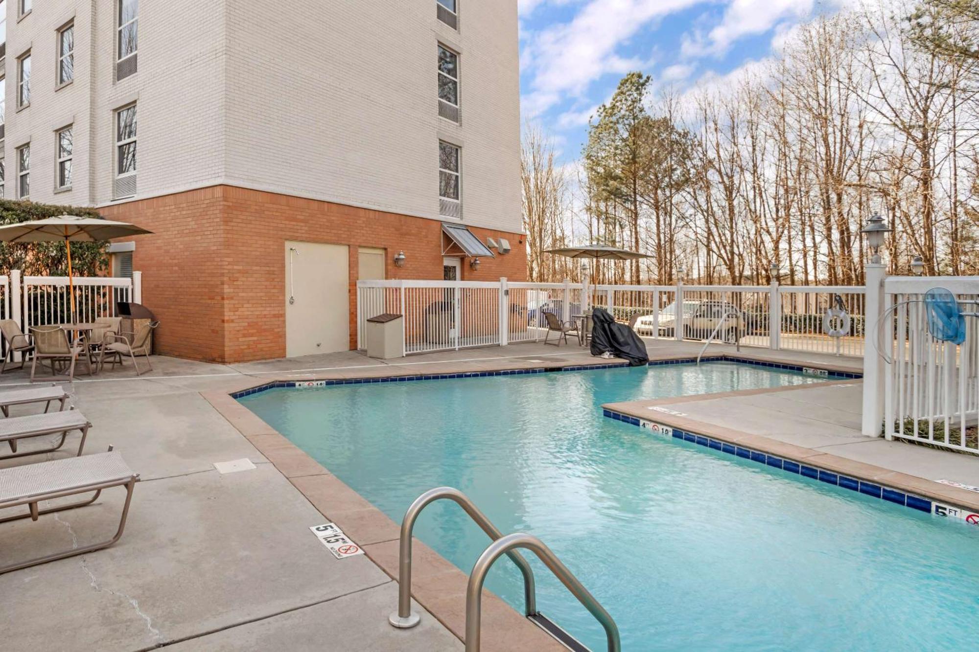 Comfort Suites Near Birkdale Village- Huntersville Exterior foto